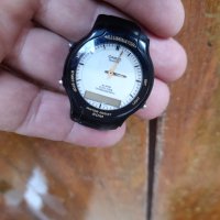 Стар часовник Casio, снимка 1 - Антикварни и старинни предмети - 42273543