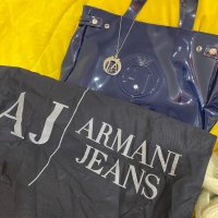 Удобна чанта Armani jeanse , снимка 4 - Чанти - 30108956