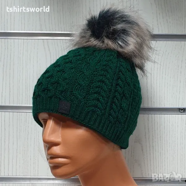 Нова дамска плетена шапка с помпон/пух в зелен цвят, снимка 1
