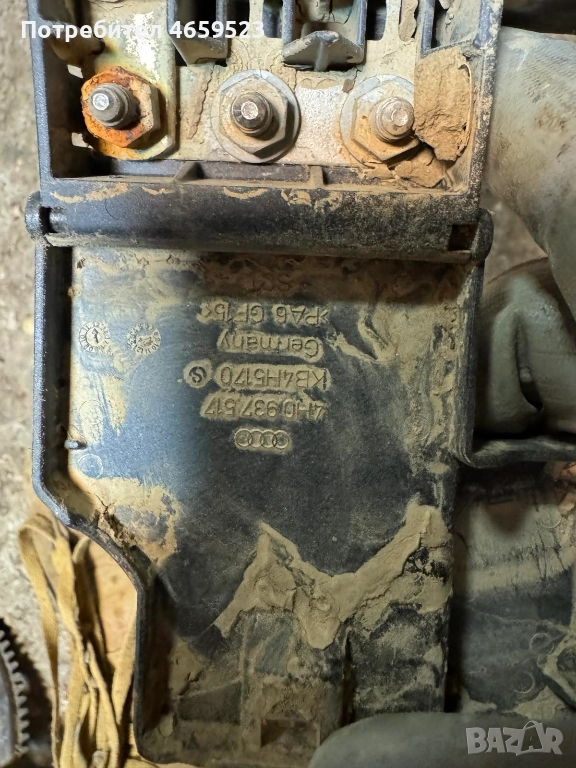 Кутийка с бушони на плусовите клеми на Ауди Audi A8 D4 H4 само за 50лв. 4h0937517, снимка 1