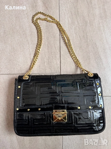 ЧИСТО НОВА Дамска лачена чанта VERSACE, снимка 1