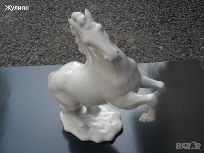 СТАР ПОРЦЕЛАН БЯЛ КОН, снимка 1