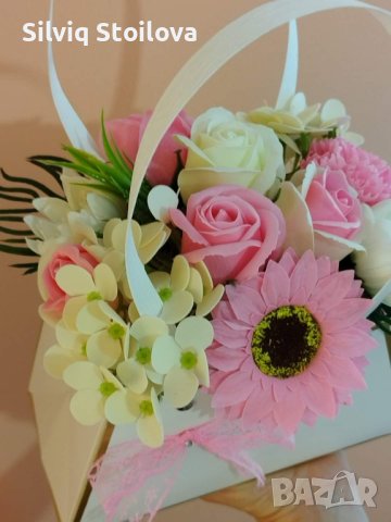 Нова разцветка от чантичките със сапунени цветя за вашете поводи ☘️ , снимка 2 - Подаръци за жени - 41416137
