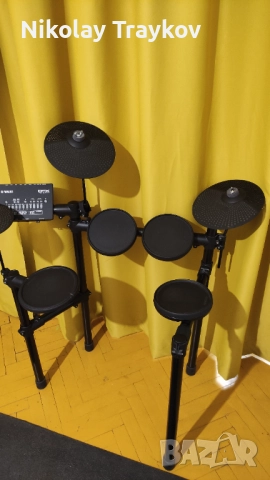 Електронни барабани Yamaha DTX в комплект със стол и палки, снимка 2 - Ударни инструменти - 52913240