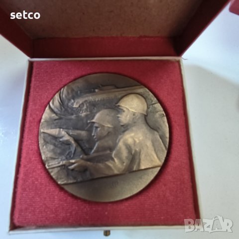 Настолен Медал Чехословашка Народна Армия, снимка 3 - Антикварни и старинни предмети - 42716011
