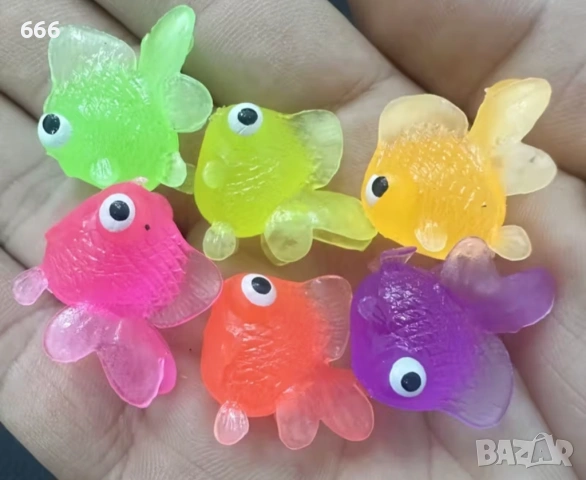 Комплект 25 PVC играчки риби, произволни цветове, 4.5см