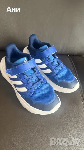 маратонки Adidas 35 номер, снимка 3 - Детски маратонки - 56266716