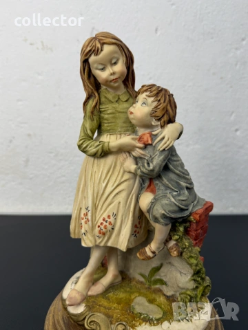Порцеланова фигура - „Любяща сестра“ от Джузепе Армани №7960, снимка 2 - Колекции - 53838700