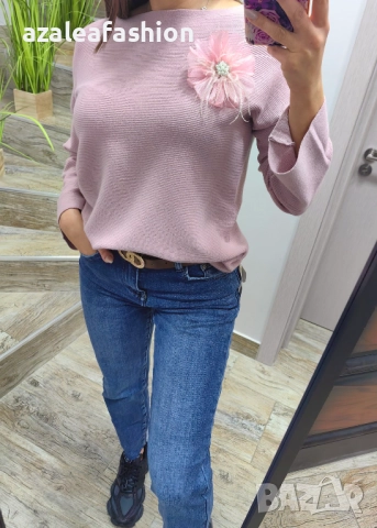 Дамски пуловер с брошка