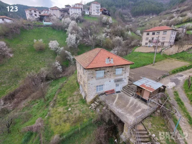 Продавам Къща на два етажа двор , снимка 2 - Къщи - 56049710