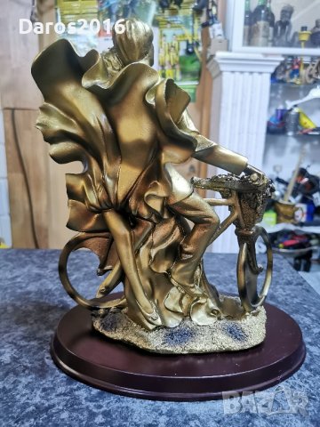 Статуетка 30 /25 см , снимка 2 - Антикварни и старинни предмети - 41920522