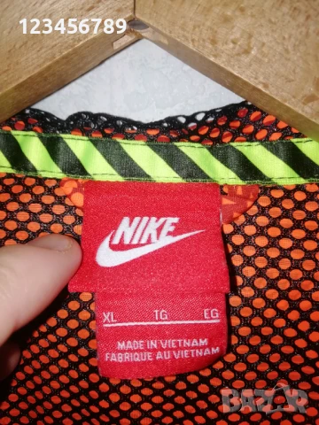 Nike оригинално ново мъжко яке ветровка с качулка размер XL оранжево , снимка 5 - Якета - 51406748