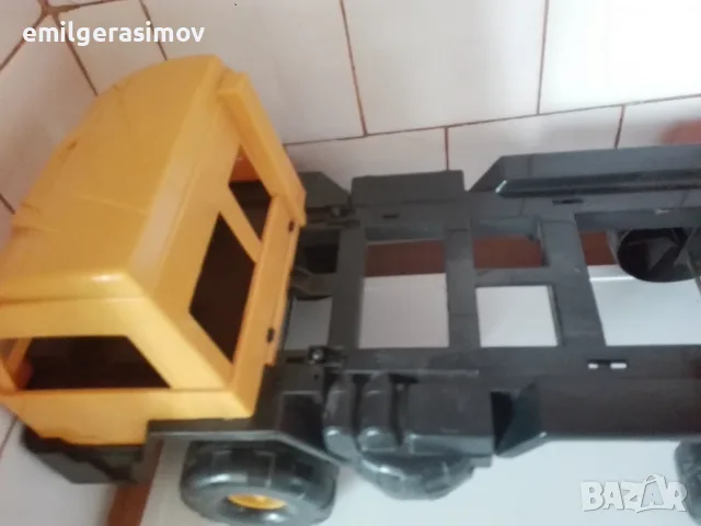 Играчки - голям камион ,лот динозаври и водни пистолети .  , снимка 3 - Други ценни предмети - 36904160