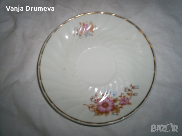 комплект чаши и чинии от стар бг порцелан със златен кант, снимка 4 - Сервизи - 34089363