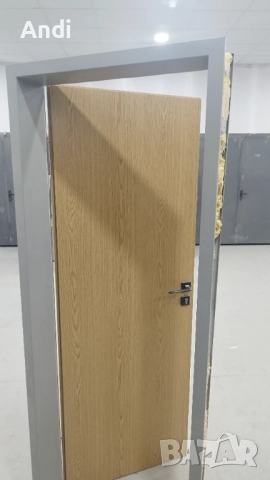 Врата с метална каса брава и дръжки с ключ 3 бр 78/201см дясна, снимка 3 - Дограми - 52715536