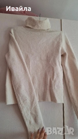 Бяло поло Bershka, снимка 2 - Блузи с дълъг ръкав и пуловери - 52118791