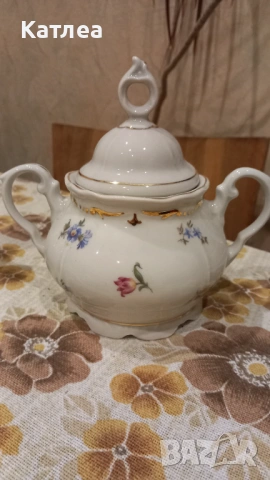 Порцеланова захарница и латиера , снимка 3 - Сервизи - 53638715