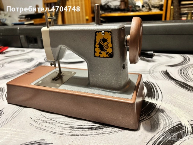 Руска детска шевна машина , снимка 4 - Антикварни и старинни предмети - 53058101