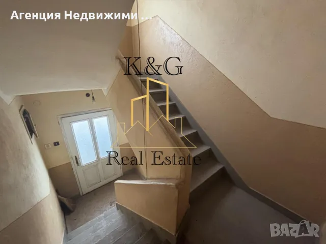 Двуетажна къща в с. Гецово, снимка 8 - Къщи - 49821969