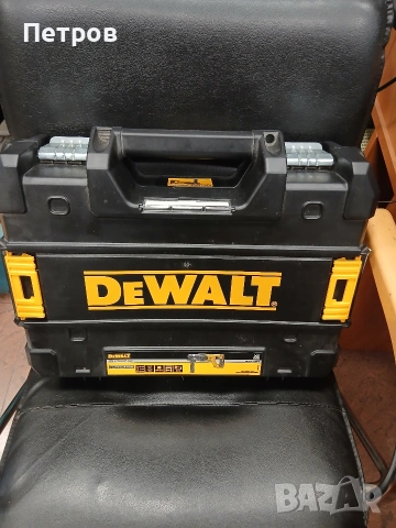 Акумулаторен перфоратор DEWALT DCH133NT, снимка 7 - Други инструменти - 53428050