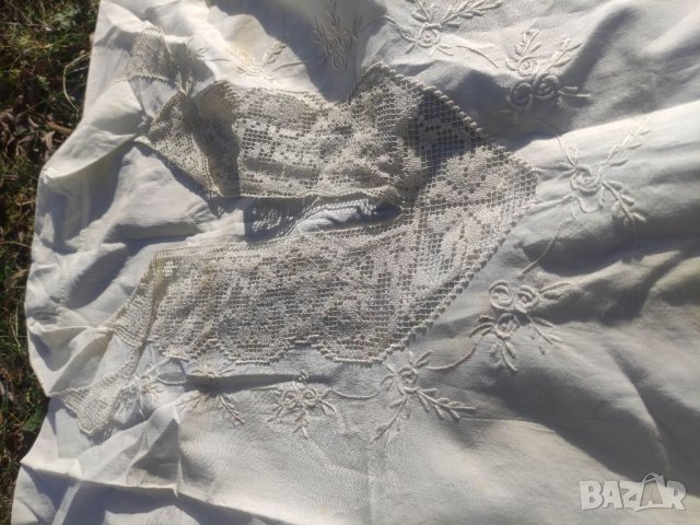 Продавам Женска нощница, риза от чеиз с дантела  Има няколко петна от застояване, снимка 6 - Антикварни и старинни предмети - 38945624