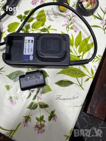 Зарядно с една батерия за дистанционно за кран