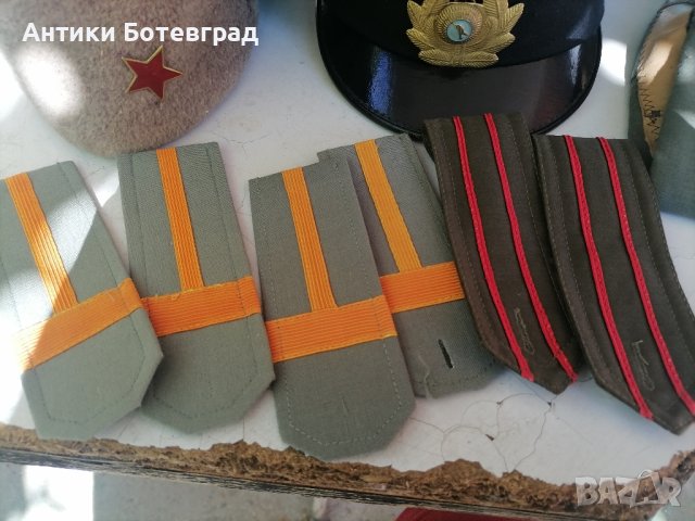 военни шапки и пагони , снимка 6 - Антикварни и старинни предмети - 42167917