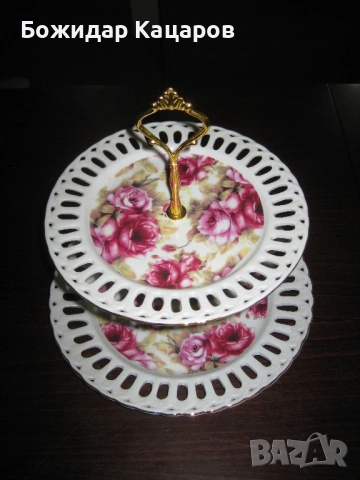 Двуетажно порцеланово плато. Цена - 8 евро Пращам по Еконт. За София, може и сами да минете., снимка 2 - Сервизи - 53487413