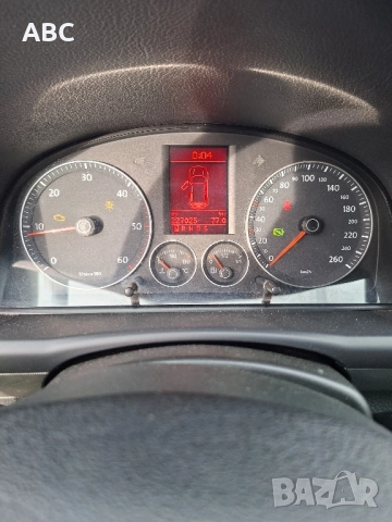 На части Vw Touran 2.0 TDI - DSG, снимка 7 - Автомобили и джипове - 49292360