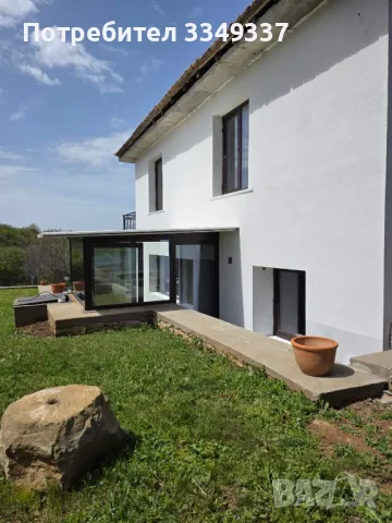 Просторна масивна къща