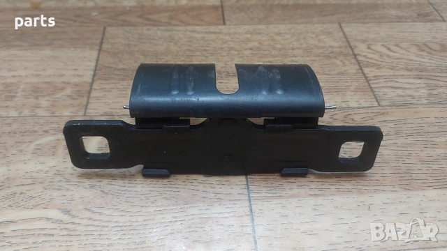 Фиксатор Заден Капак Ауди A3 8L - 8L0827085A, снимка 5 - Части - 52702530