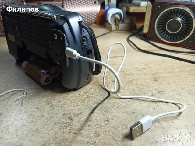 first wb2200 портативно фм радио с li-ion захранване, снимка 5 - Радиокасетофони, транзистори - 52672635