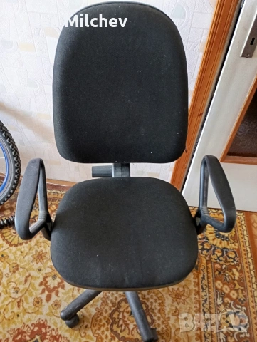 Продавам офис стол 