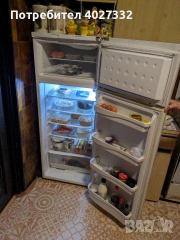 Хладилник Indesit A+ с фризер, снимка 2 - Хладилници - 53306458