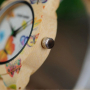 Дамски часовник с каишка от верижно дърво и изрисувани пеперуди, снимка 6