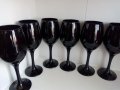 Налични  6 броя черни чаши за вино 
