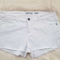 Къси дънкови панталони - бели размер ХЛ, снимка 2 - Къси панталони и бермуди - 40614556