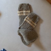 Ръчно плетени мъжки чорапи от вълна размер 42, снимка 2 - Мъжки чорапи - 41763428