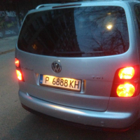 VW Touran 2.0TDI, 140 к.с.- климатроник, регистриран + подарък, снимка 5 - Автомобили и джипове - 44560147