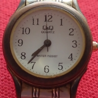 Марков дамски часовник Q/Q QUARTZ WATER RESIST много красив здрава оригинална верижка - 23488, снимка 1 - Дамски - 36110991