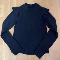 Черна рипсена блуза с къдрици , снимка 1 - Блузи с дълъг ръкав и пуловери - 40075597