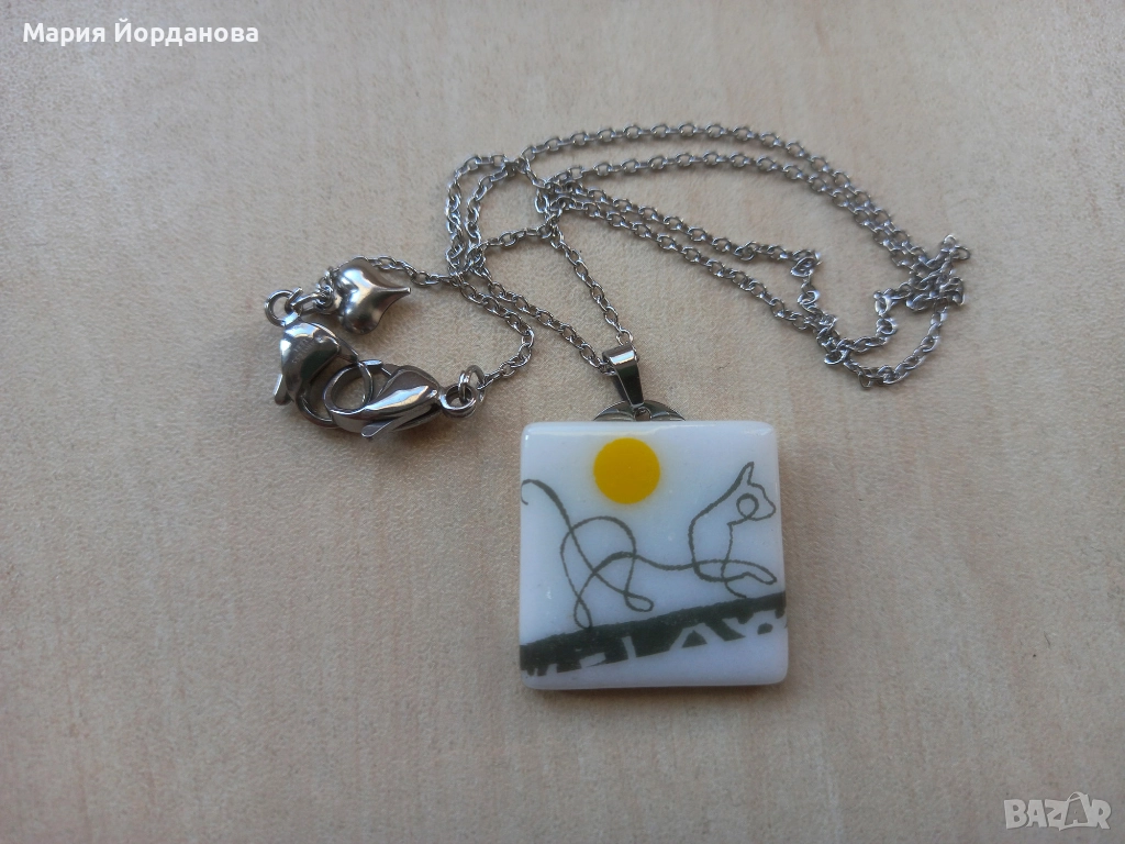 Авторско колие (медальон) от порцелан "Котка", снимка 1
