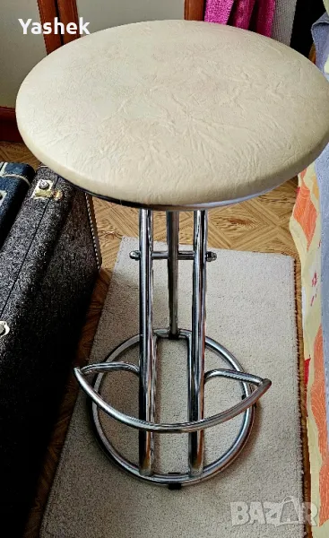 Продавам стол за музикант-китарист, снимка 1