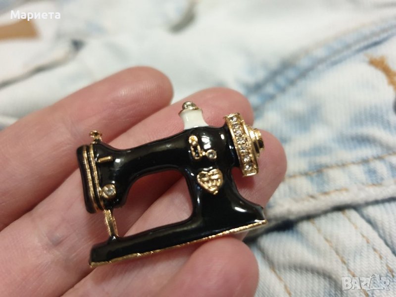Брошка / Пинче шевна машина  Пинове Брошка Подаръци Малък подарък  , снимка 1
