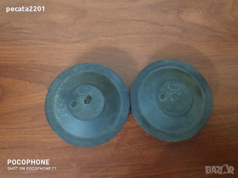 Продавам - 2 бр. гумени капачки за фар от Ваг групата, снимка 1