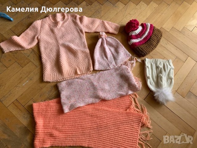 Плетени жилетка, шапки и шалове , снимка 1 - Шапки, шалове и ръкавици - 32706862