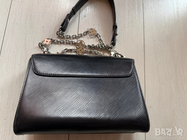 Louis Vuitton Black Epi Leather Twist MM Bag-оригинална, снимка 4 - Чанти - 52903986