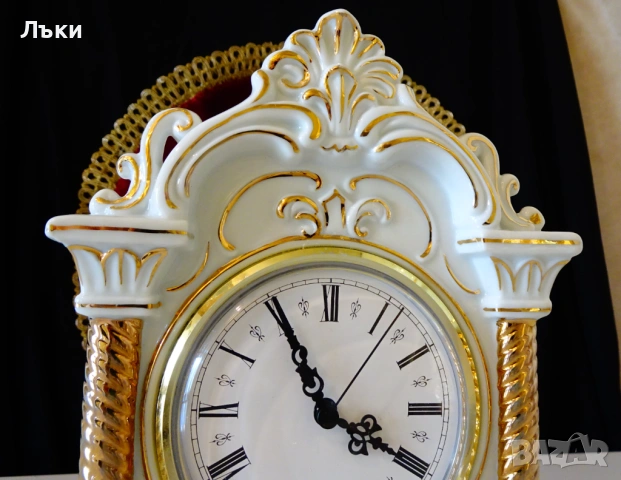 Немски порцеланов настолен часовник,злато,релеф. , снимка 3 - Антикварни и старинни предмети - 53773330