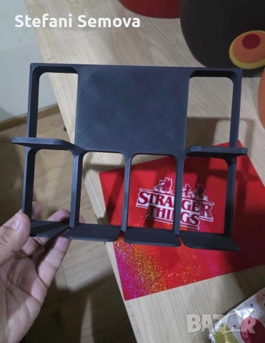 Stranger Things - Mcdonalds - Поставка за фигурки, снимка 2 - Колекции - 53188176