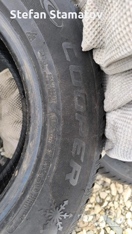 2 бр. 235/65/17 cooper discoverer winter, снимка 3 - Гуми и джанти - 53744432